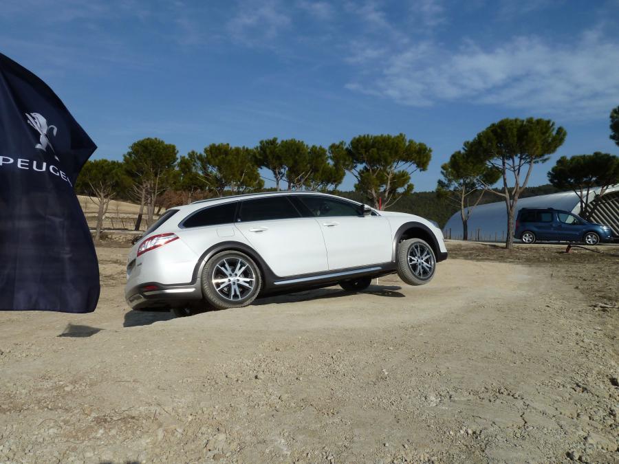  Peugeot 508 RXH HYbrid4 2012 года  (фото 4 из 11)